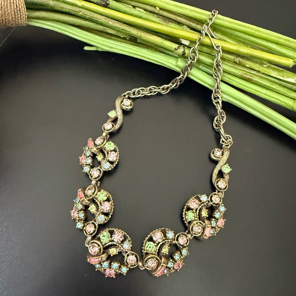 Vintage Unsigned Pastel Rhinestones Gold-tone Link Chain Choker Necklace 47g.